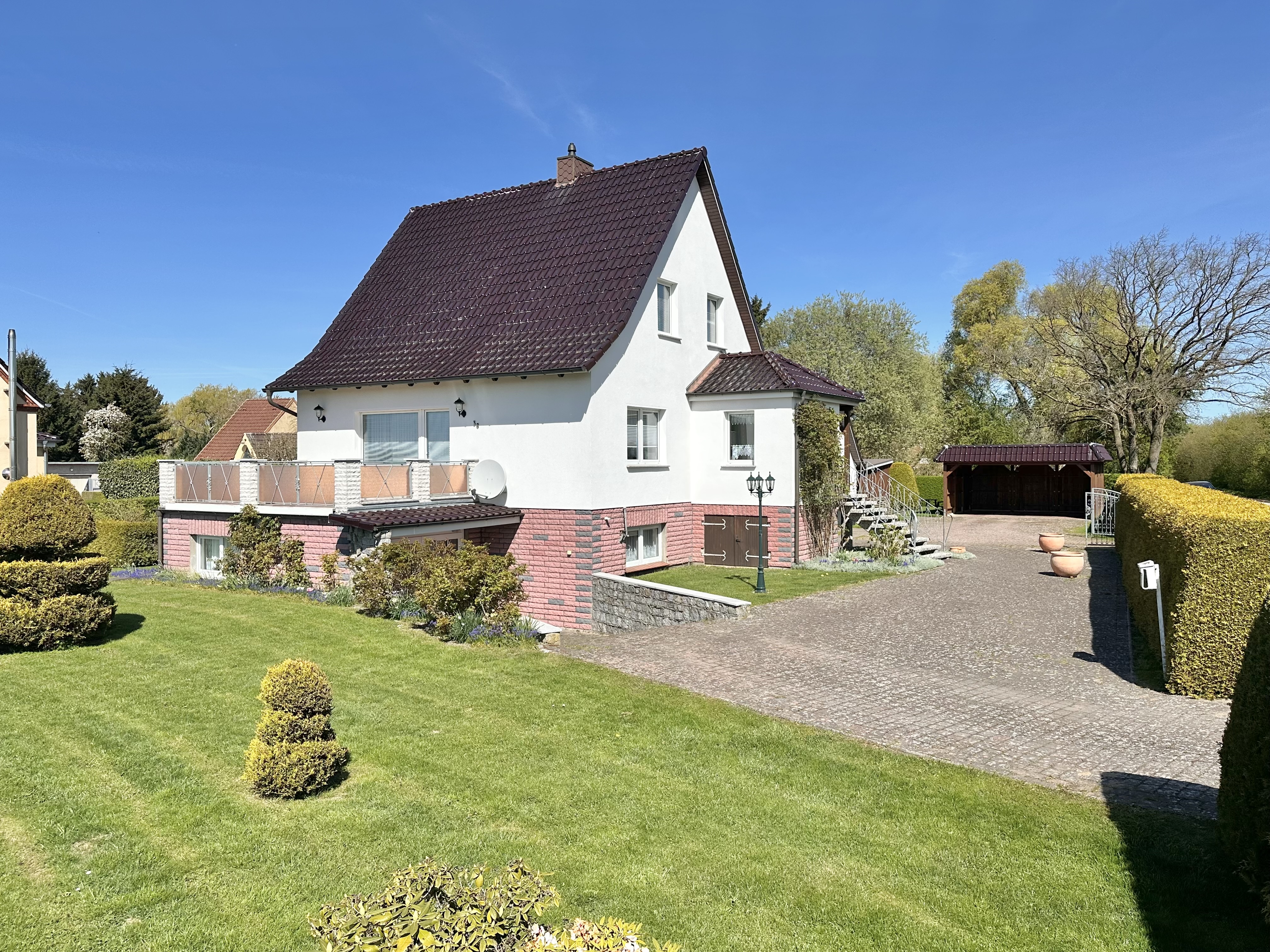 Großzügig. Gepflegt. Vielseitig.                                                                                  Ihr Zuhause mit tollem  Garten und Einliegerpotential