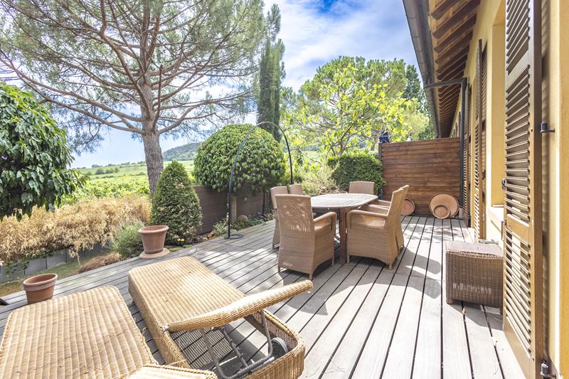 Villa Wolf: Wohnen in exklusiver Weinbergrandlage mit viel Ambiente!