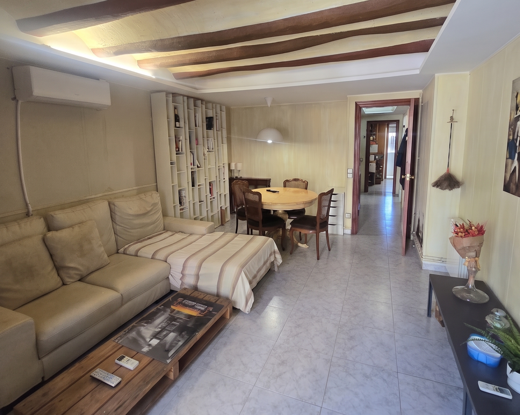 Home with a large private terrace on Creu Coberta