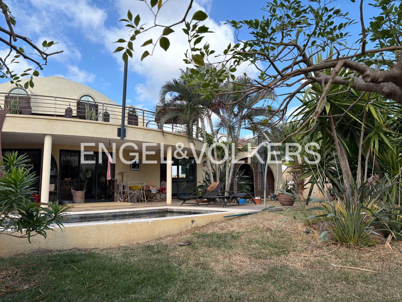 For Sale - Unique 2-Bedroom Villa in Albion