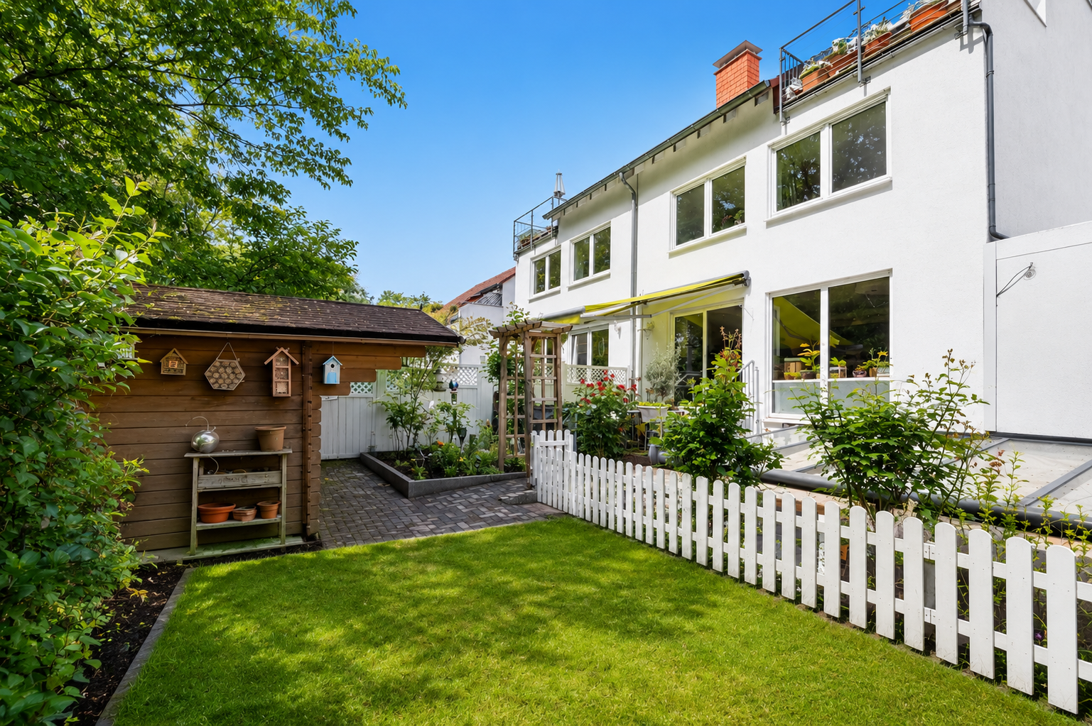 Großzügiges Zuhause mit vielseitigem Raumangebot und gepflegtem Garten