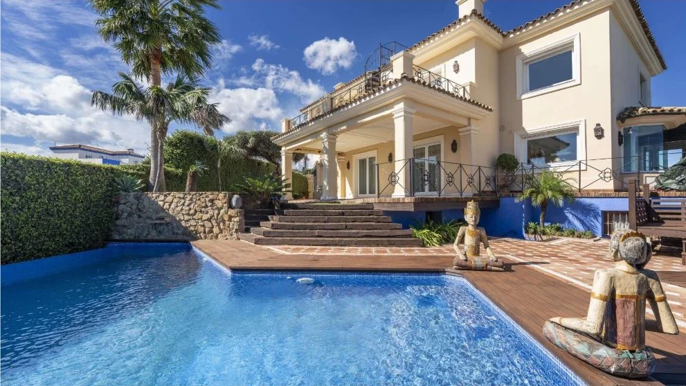 Exclusive Villa with Sea Views