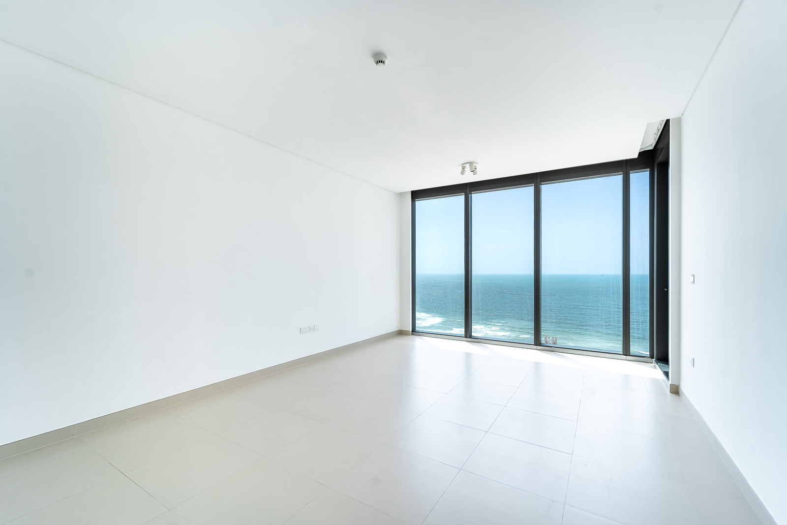 Unfurnished l Vacant l Sea View