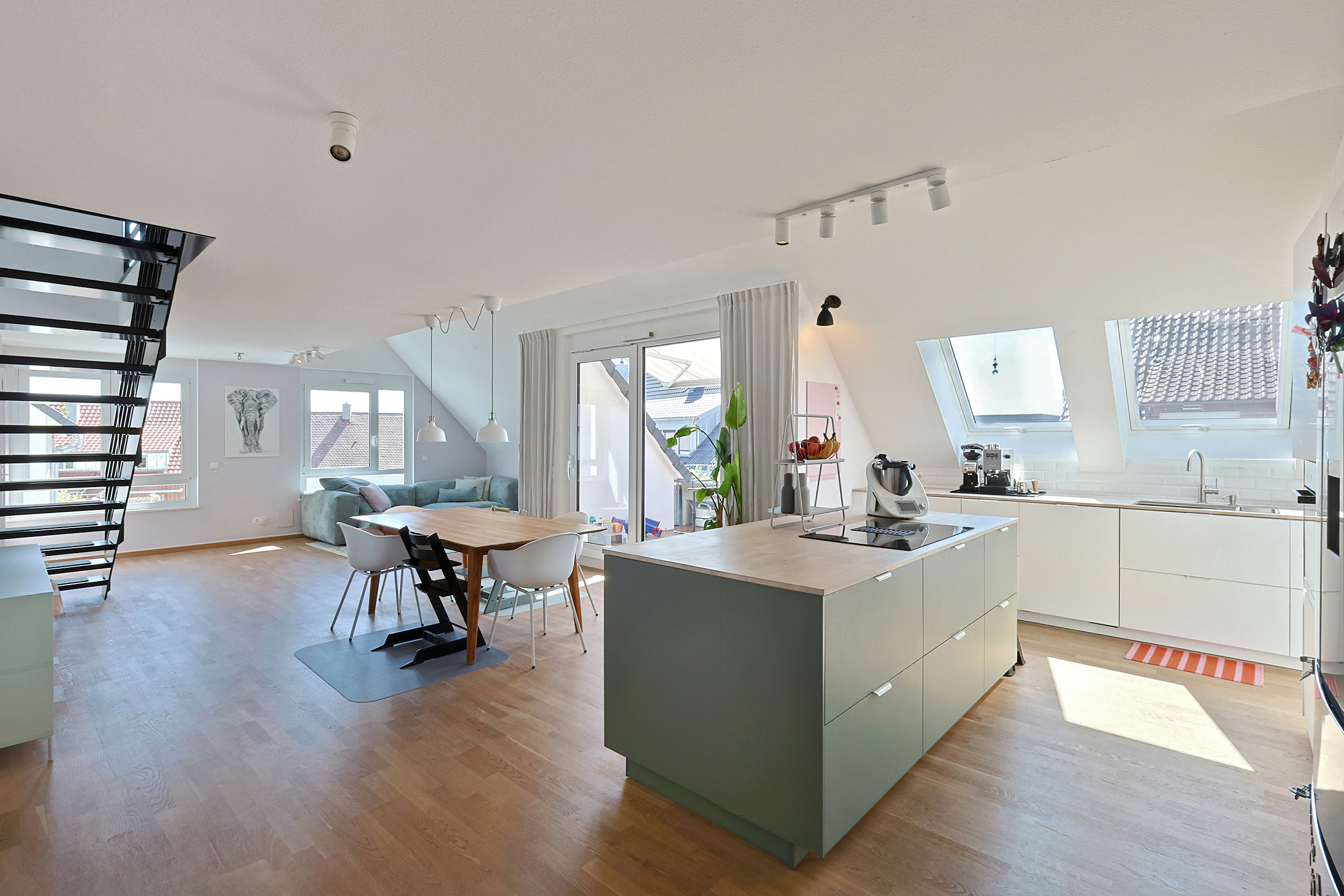 Neuwertige, gehobene Maisonettewohnung mit moderner Ausstattung