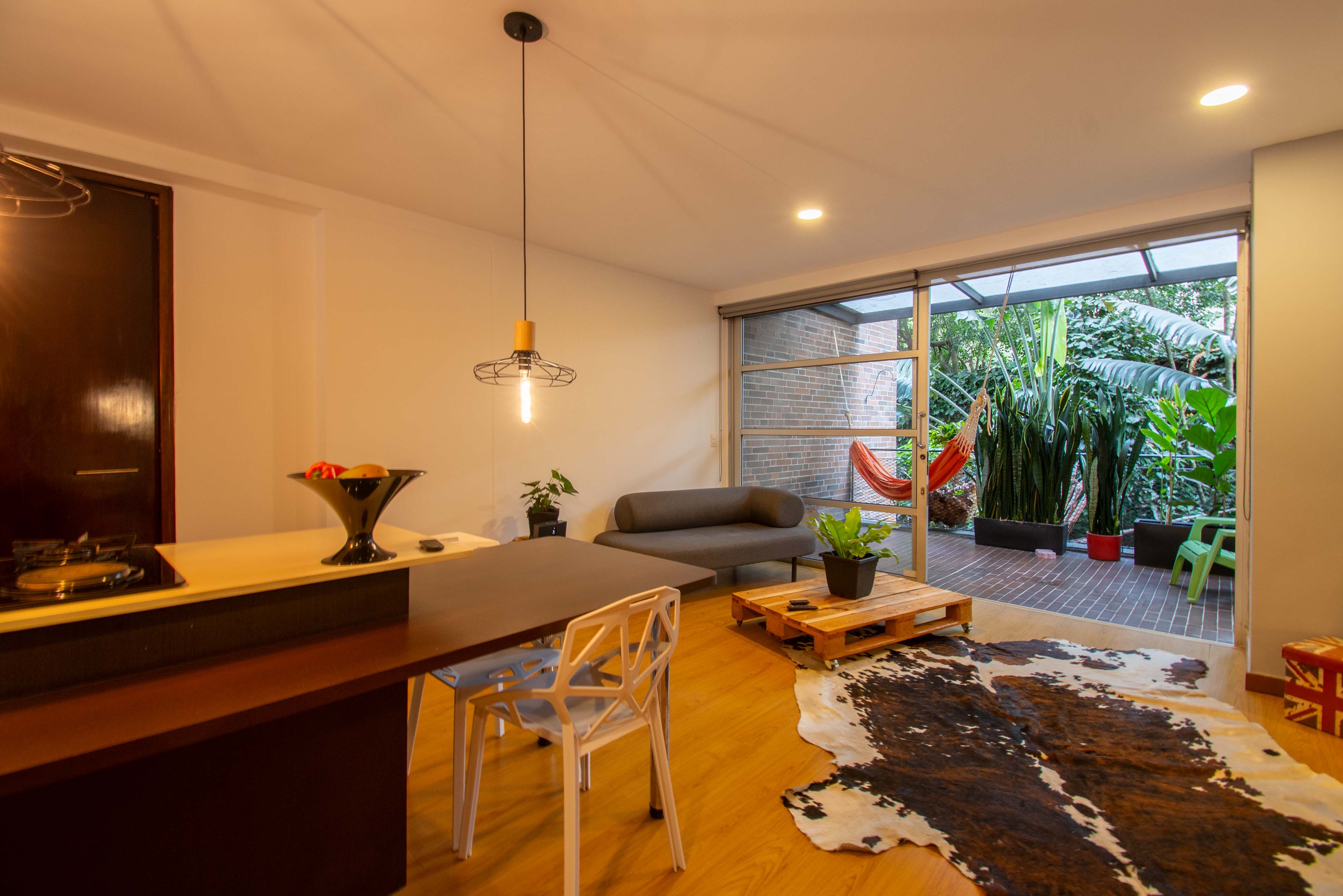 Apartamento amoblado con terraza para arriendo en El Poblado