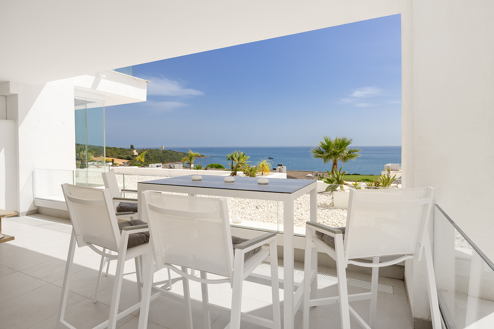 Erhöhtes Erdgeschoss-Apartment mit spektakulärem Blick auf den Golfplatz und das Mittelmeer in Alcaidesa