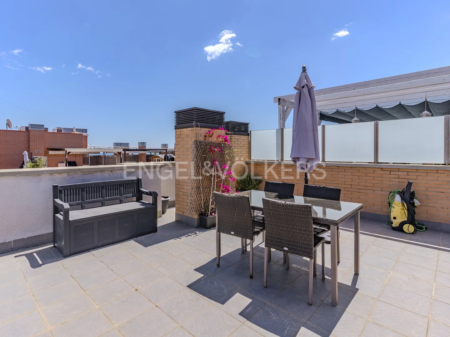 Big apartment with an impressive terrace and panoramic views