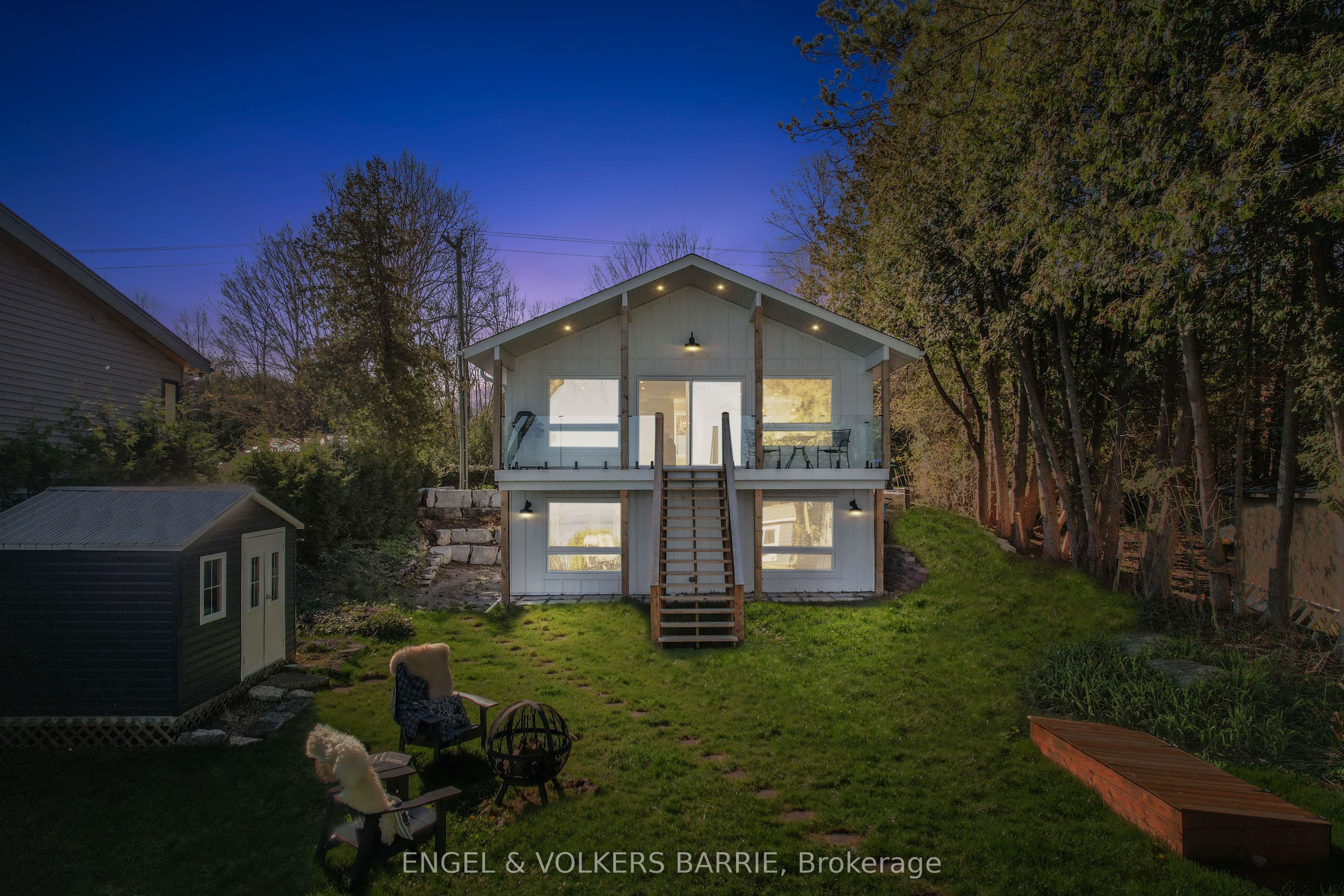 Waterfront Bungalow on Lake Simcoe