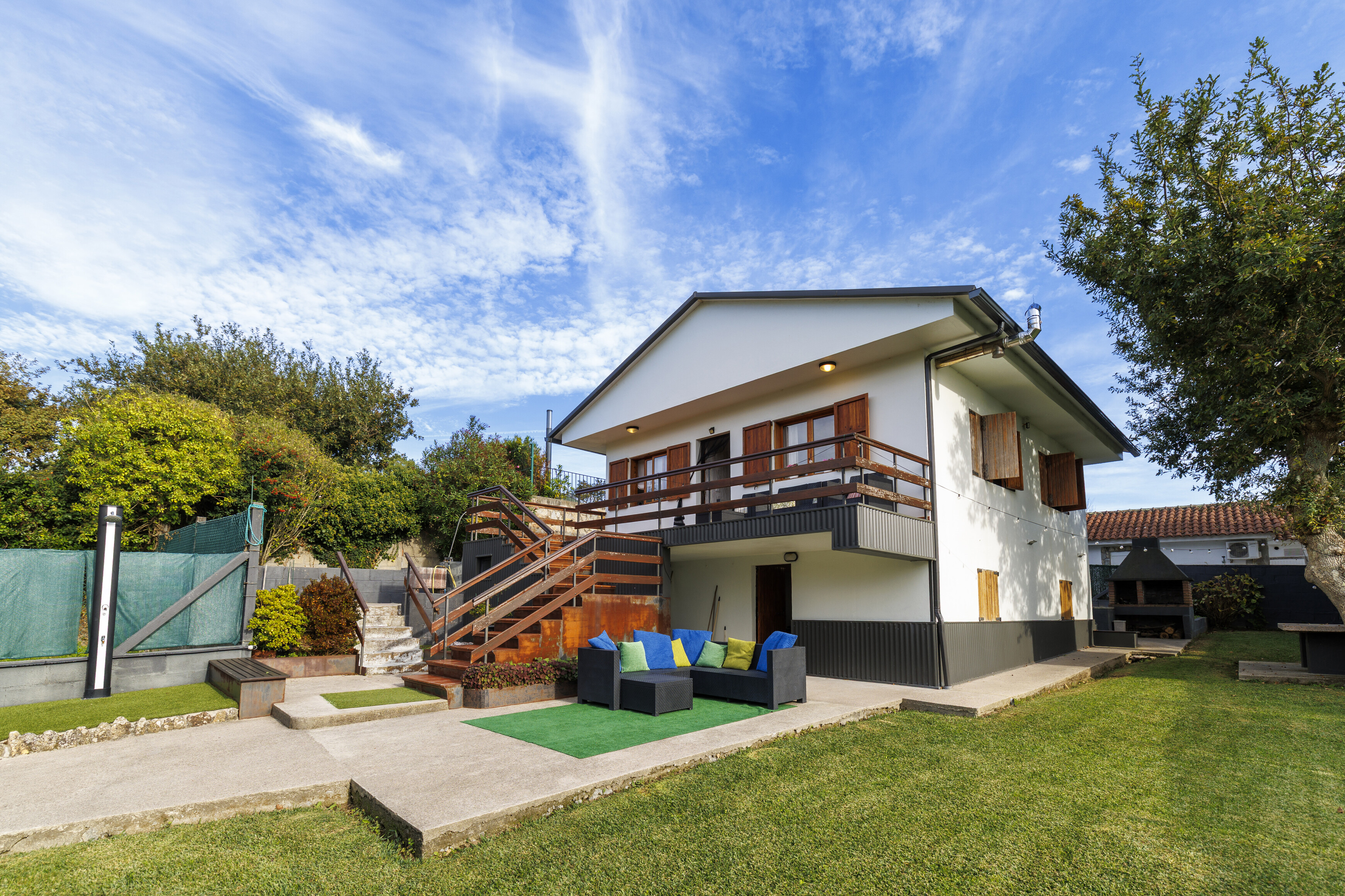Casa de 3 dormitorios con jardín y vistas en Area de Bon