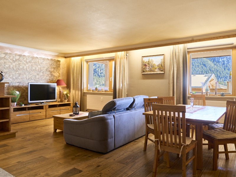 Großzügige Wohnung, auch zur individuellen touristischen Vermietung, mit Balkon und Traumblick in der Leutasch