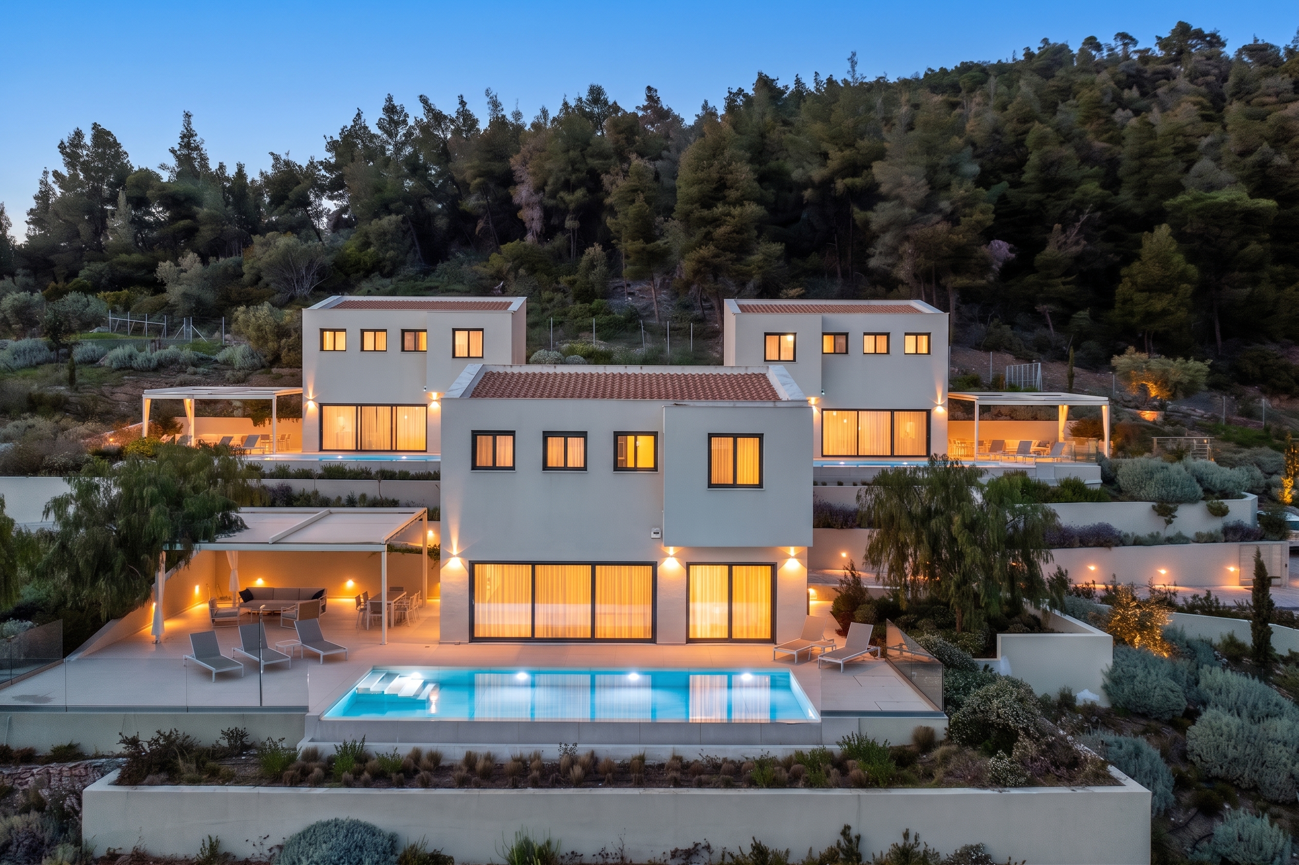 Complex of three luxurious detached houses with private pools