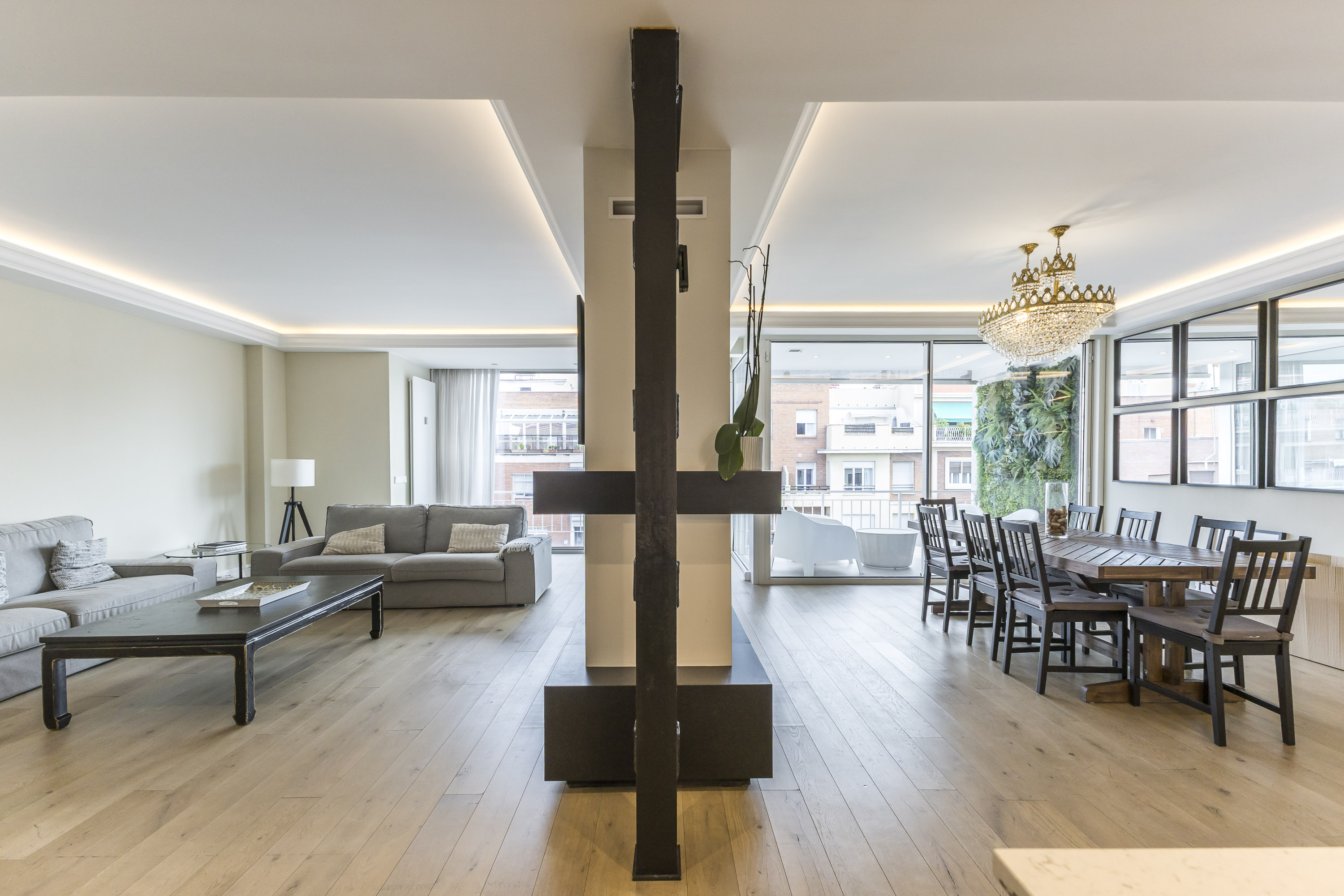 Excellent furnished property for rent on Diego de León Street