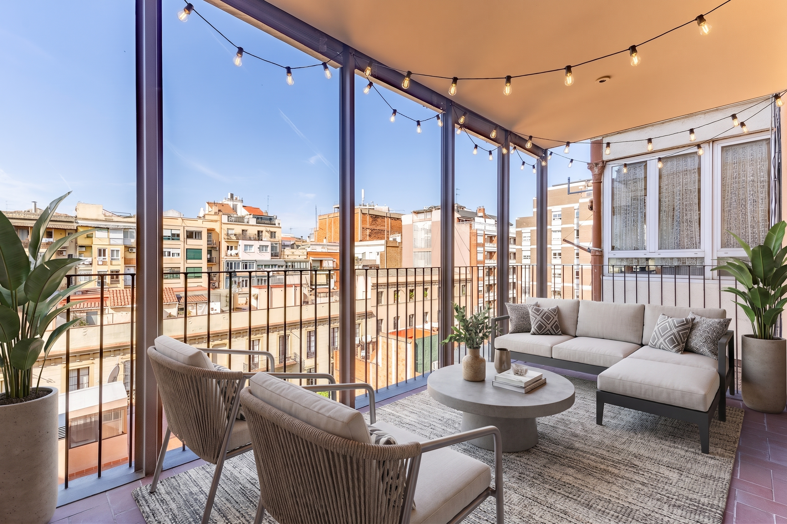 Apartamento alto y soleado en finca regia rehabilitada en Eixample