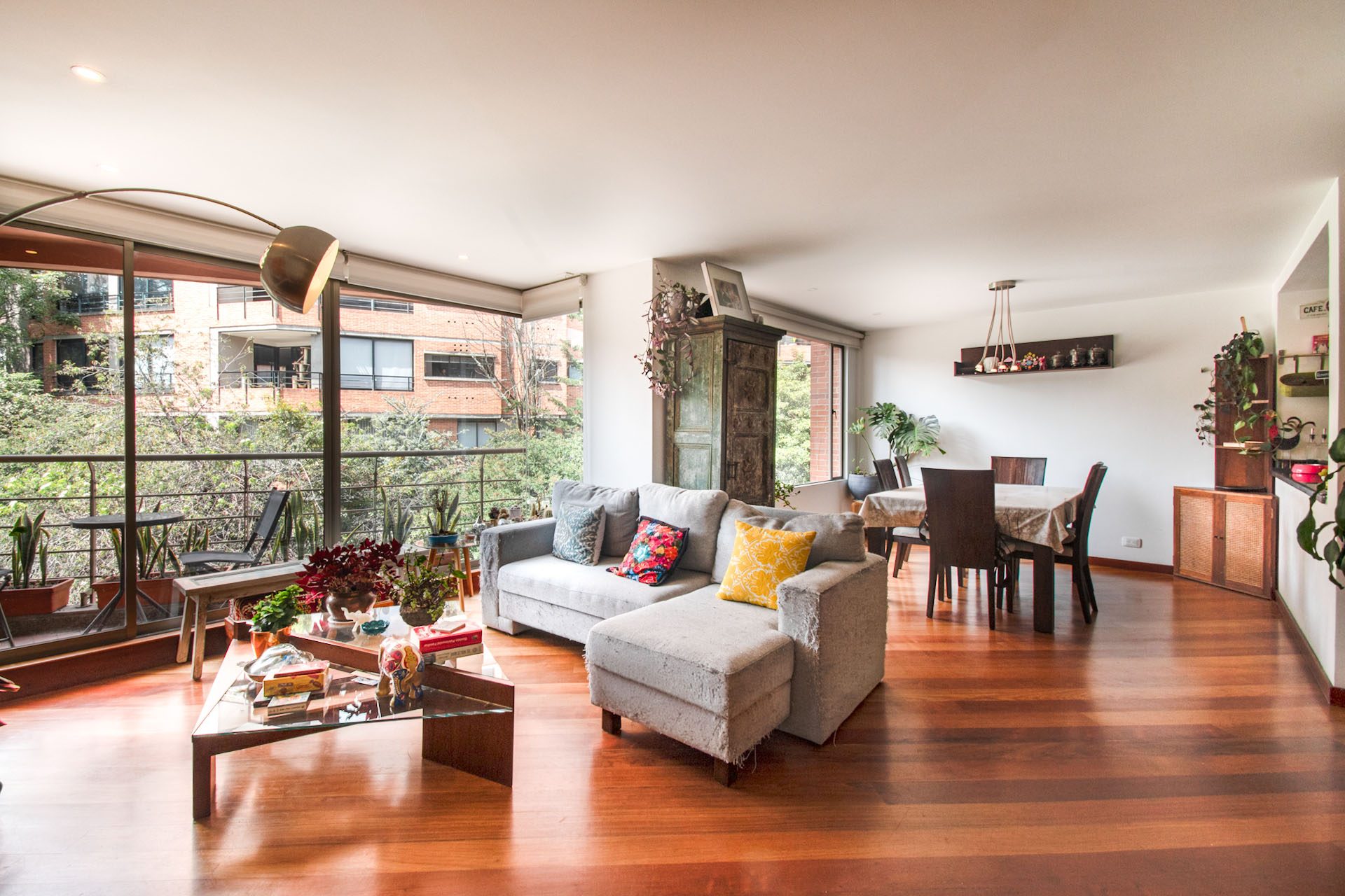 Apartamento con balcones para venta en Rosales