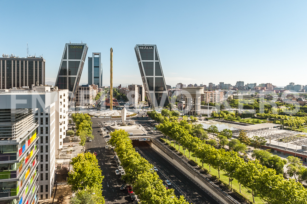 Exclusive luxury home, fully renovated, with two terraces.