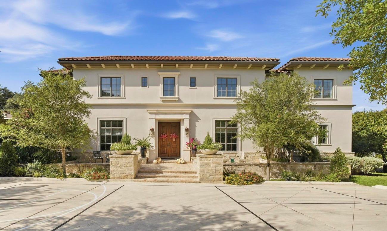Where Sophisticated Entertaining Meets Private Retreat