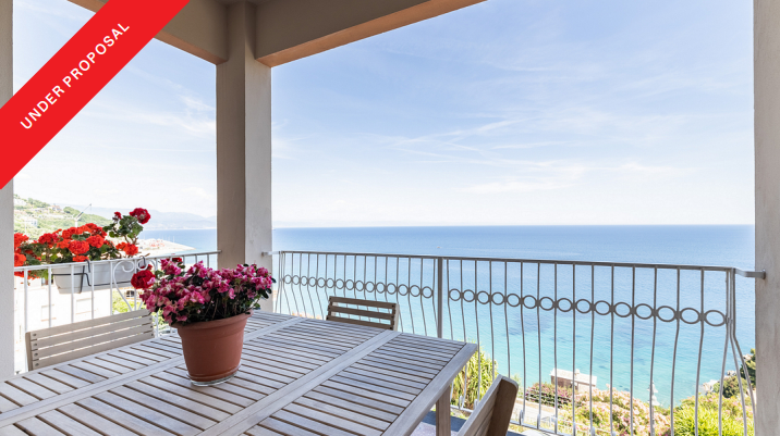 Exclusive residence with sea view and panoramic terrace