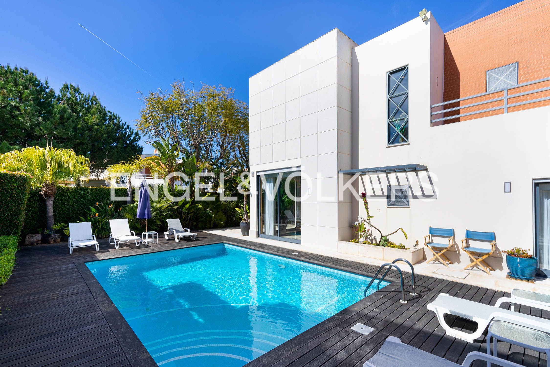 Fantastic 4-bedroom villa with pool in Albufeira