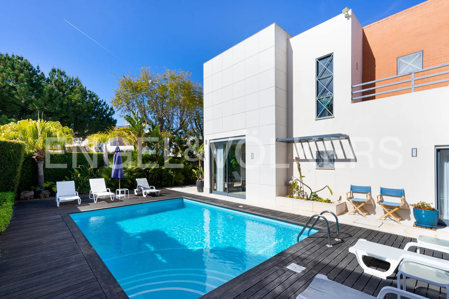 Fantastic 4-bedroom villa with pool in Albufeira