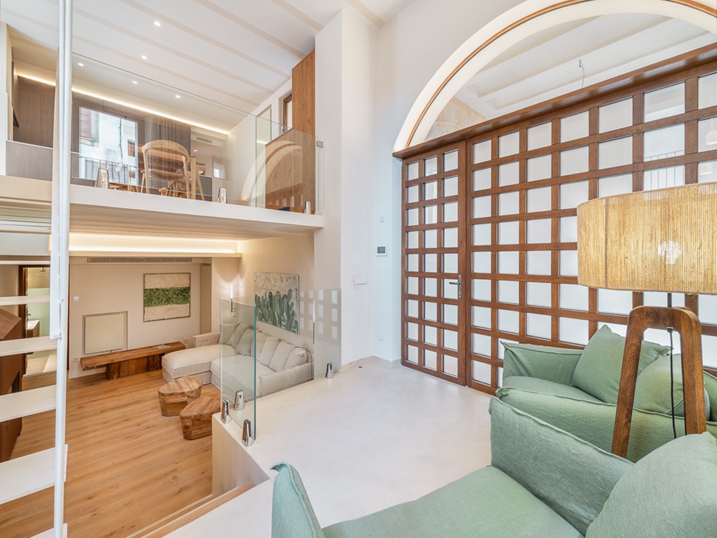 Moderna planta baja dúplex en una casa señorial reformada