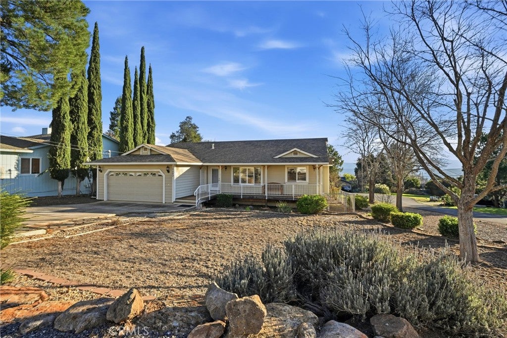 Immaculate Corner-Lot Home Near Ravenhill Park