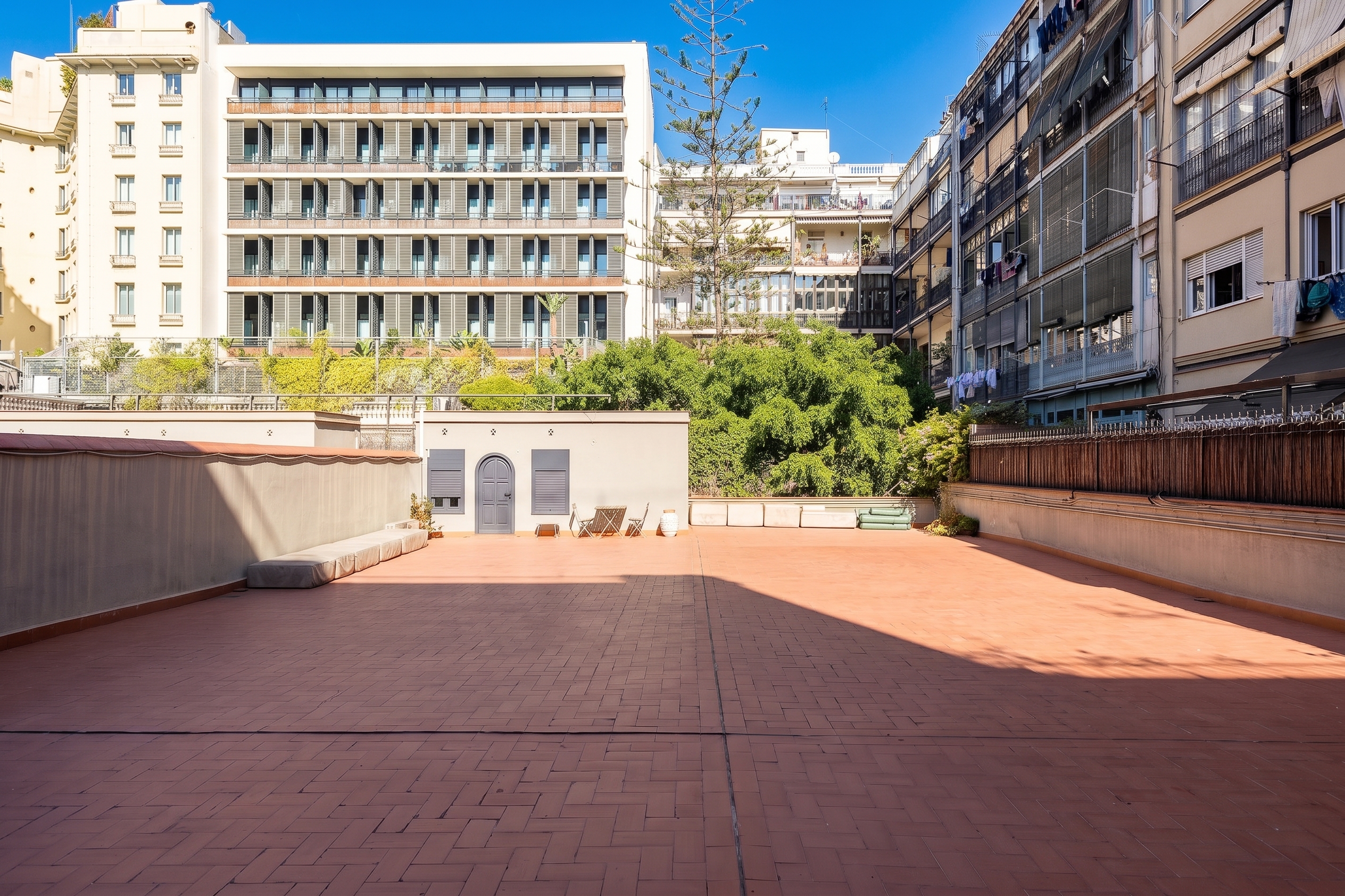 Spectacular apartment with private terrace and communal pool in Eixample [AI-modified]