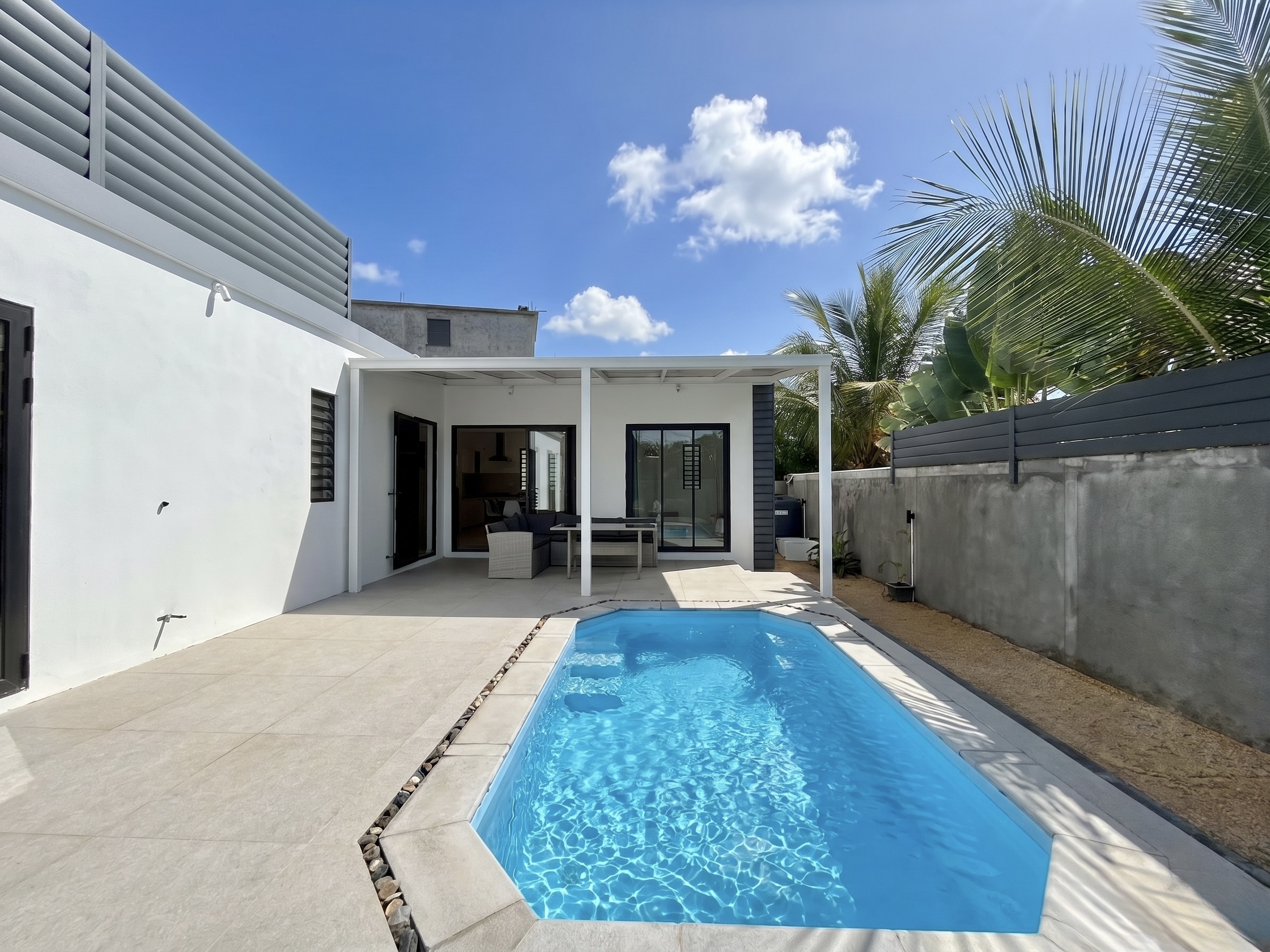 Modern 3-Bedroom Villa for Rent in the Heart of Grand Baie