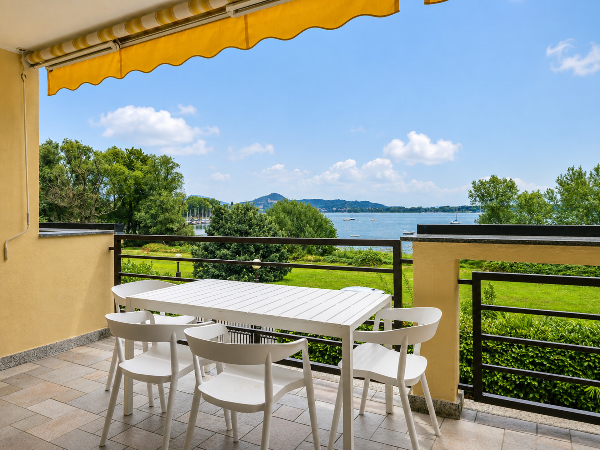 Green-Apartment: wunderschöne Dreizimmerwohnung direkt am See