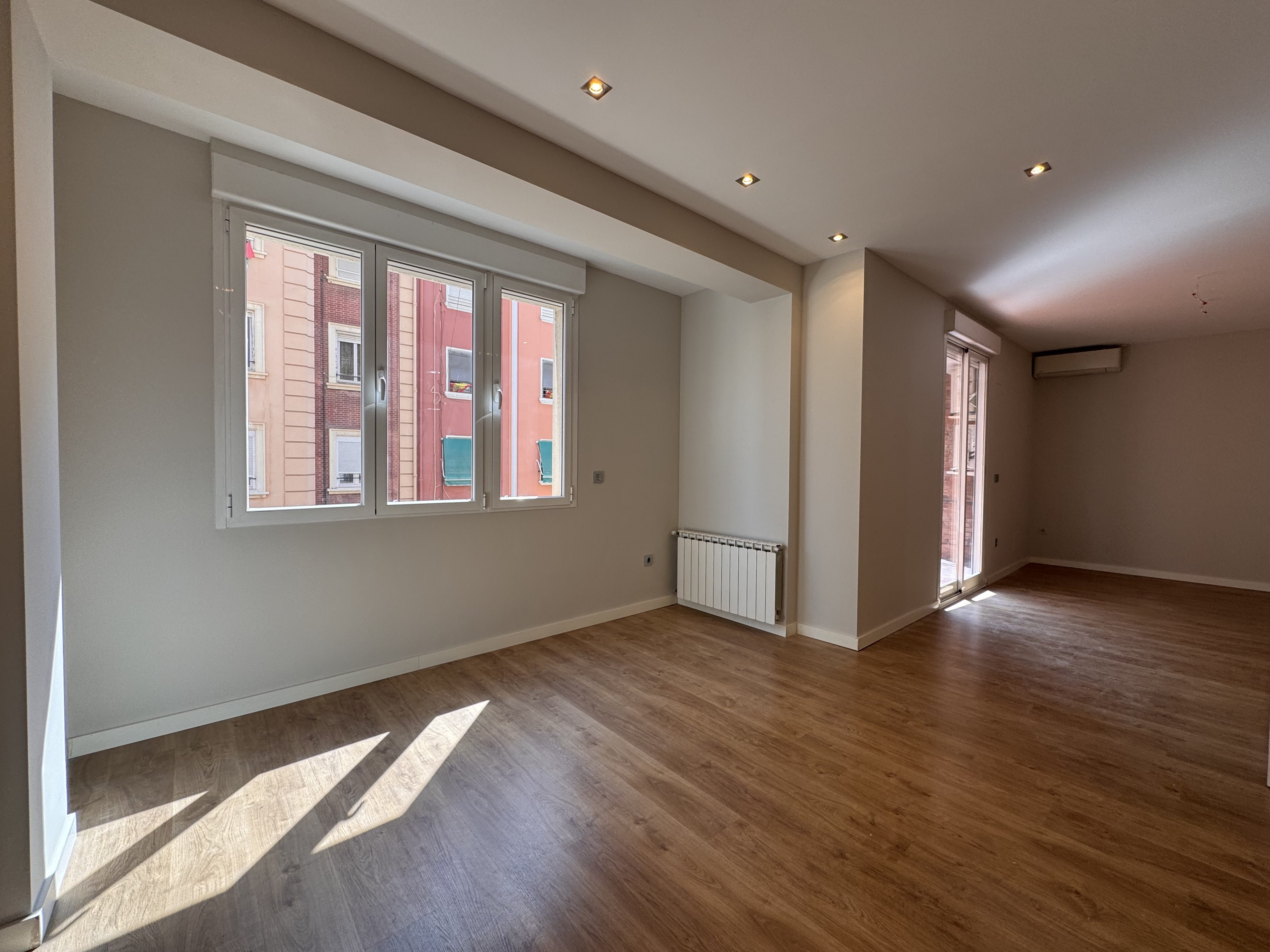 Beautiful unfurnished 4-bedroom apartment in Ruzafa