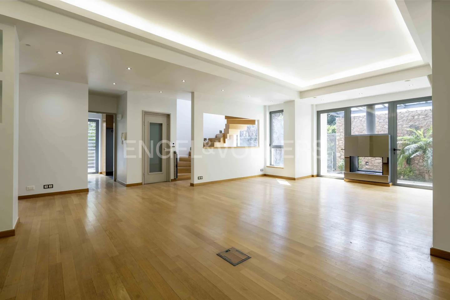 Luxurious independent maisonette with pool and stunning views in Kifissia