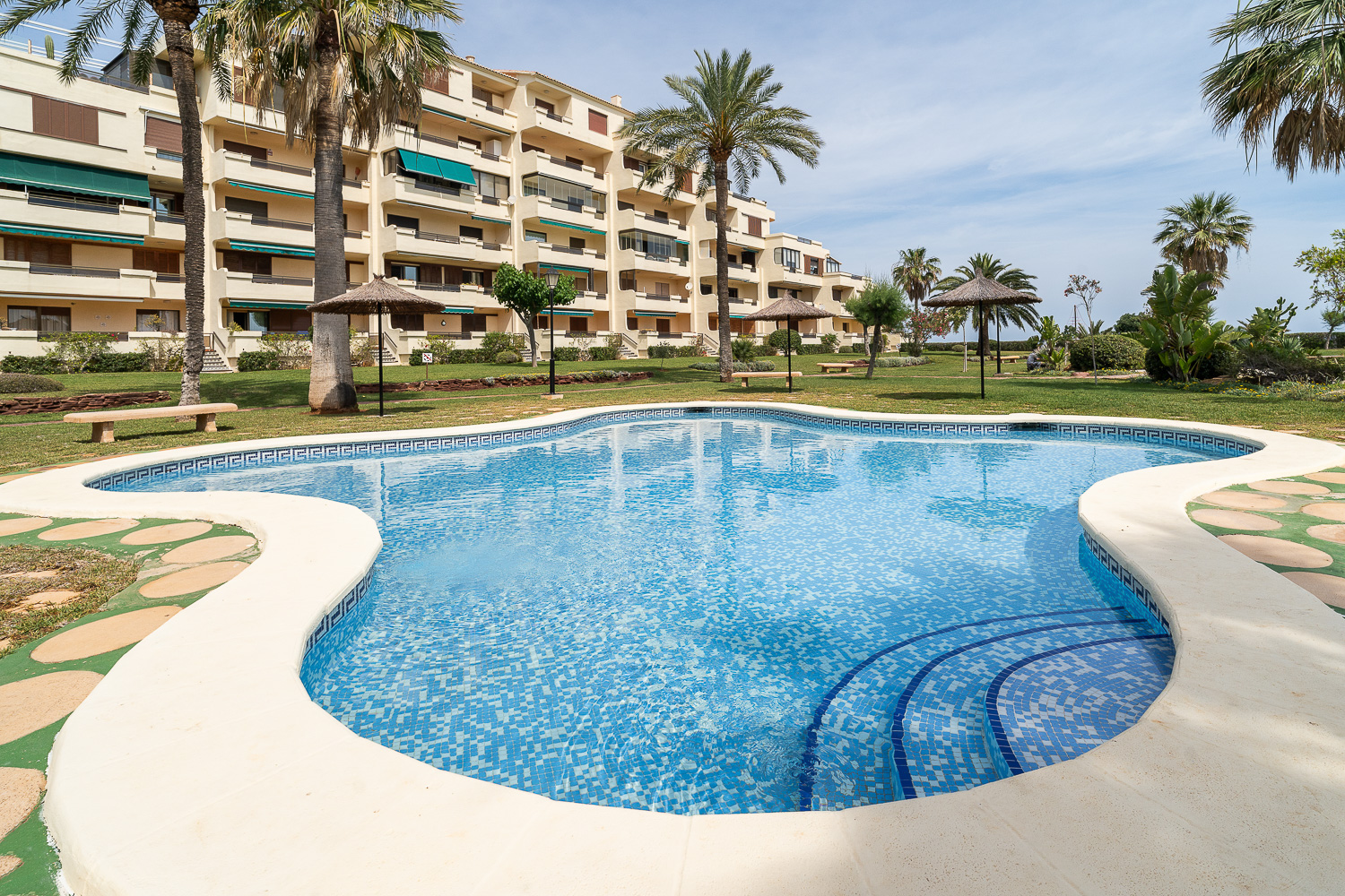 Modern sea-view apartment in Denia, short-term stay