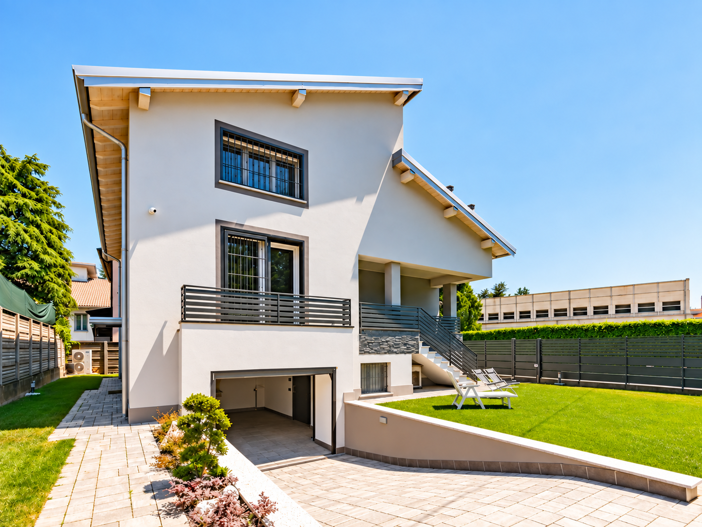 Class A4 detached house in a residential area