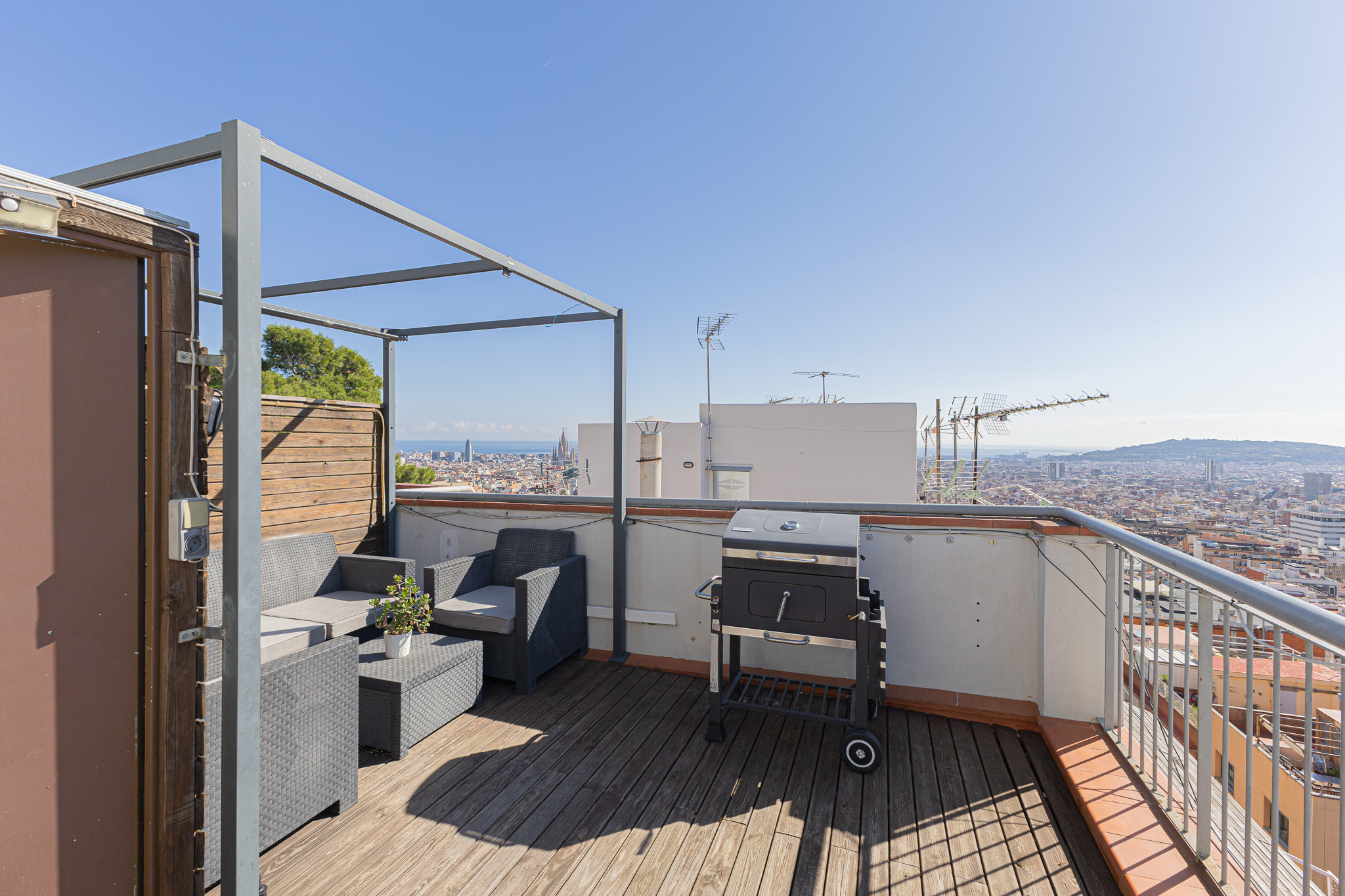 Spectacular apartment with private terrace and panoramic views next to Park Güell