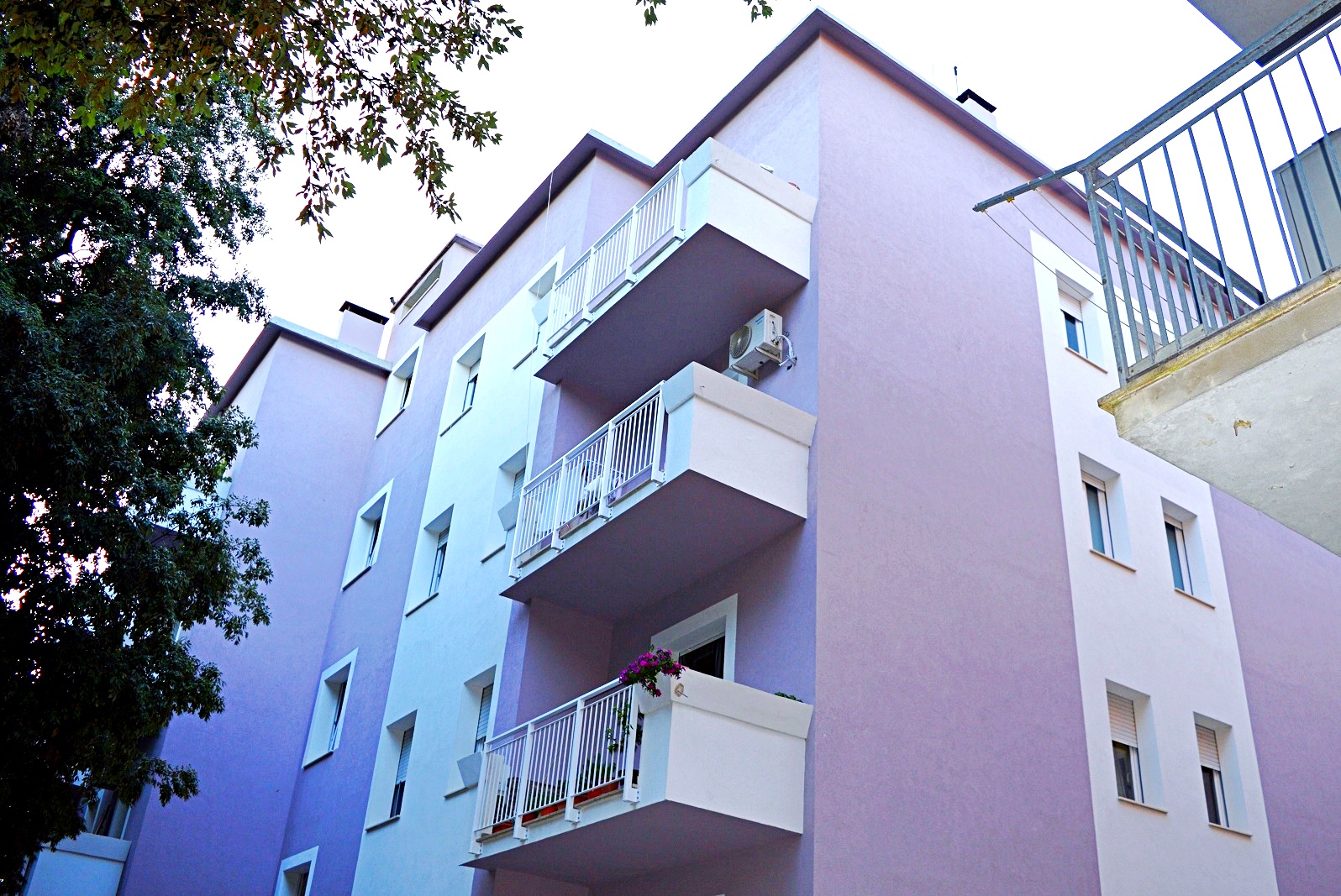 Renovated four-room apartment for premium student rental in central area