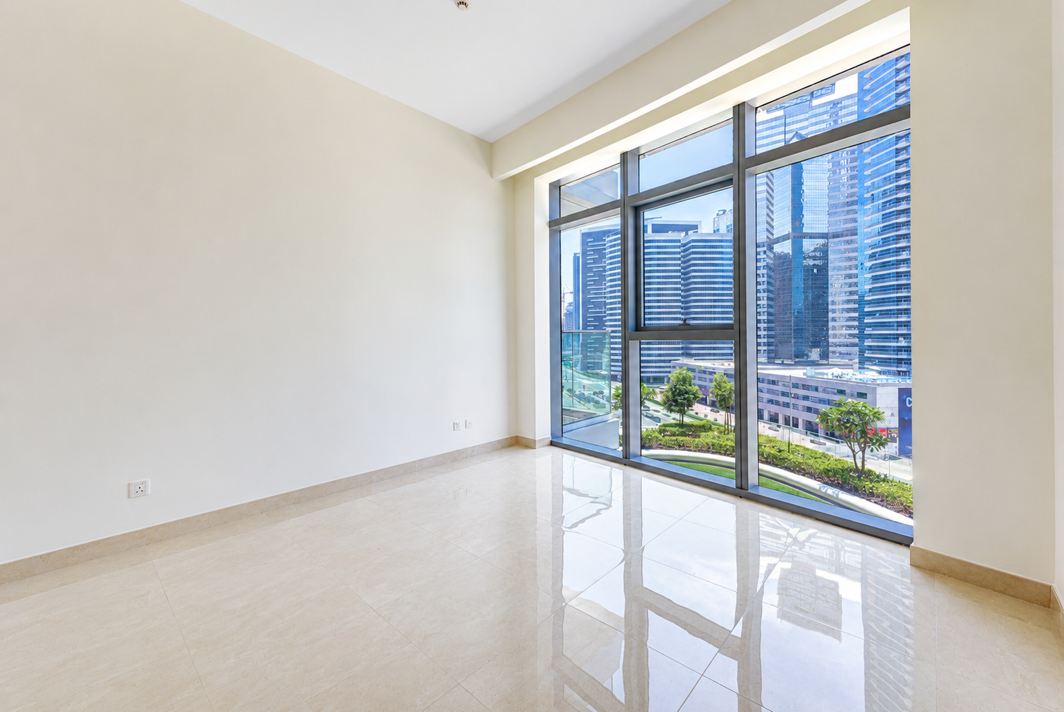 Burj Khalifa View | Luxurious | Bright
