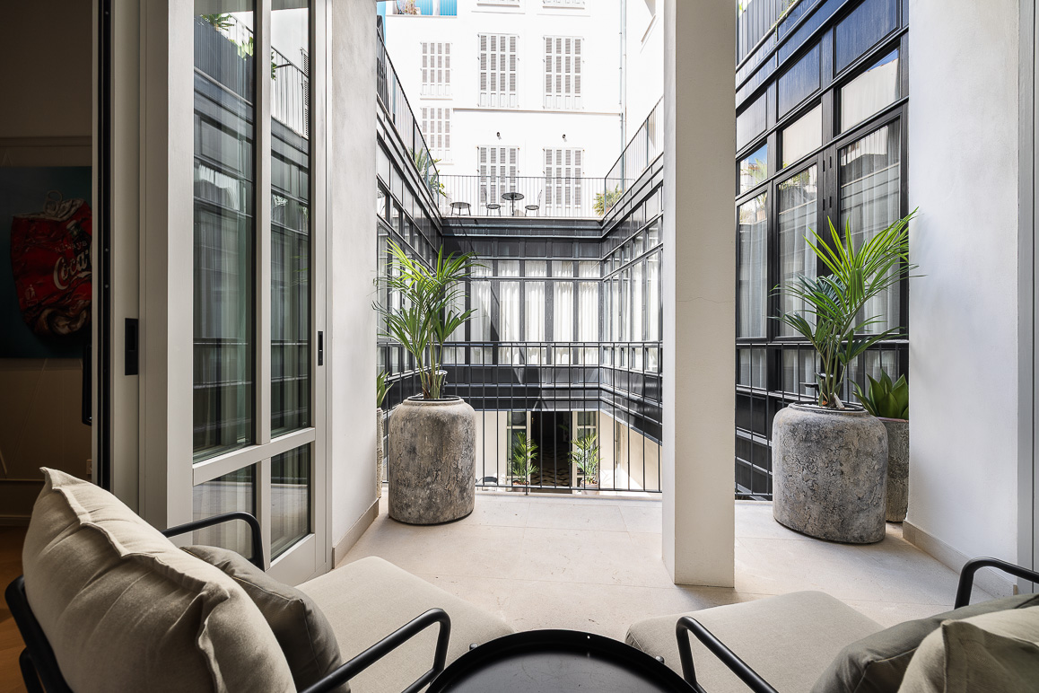 Sophisticated flat with terrace, lift & communal Pool in an elegant residential complex