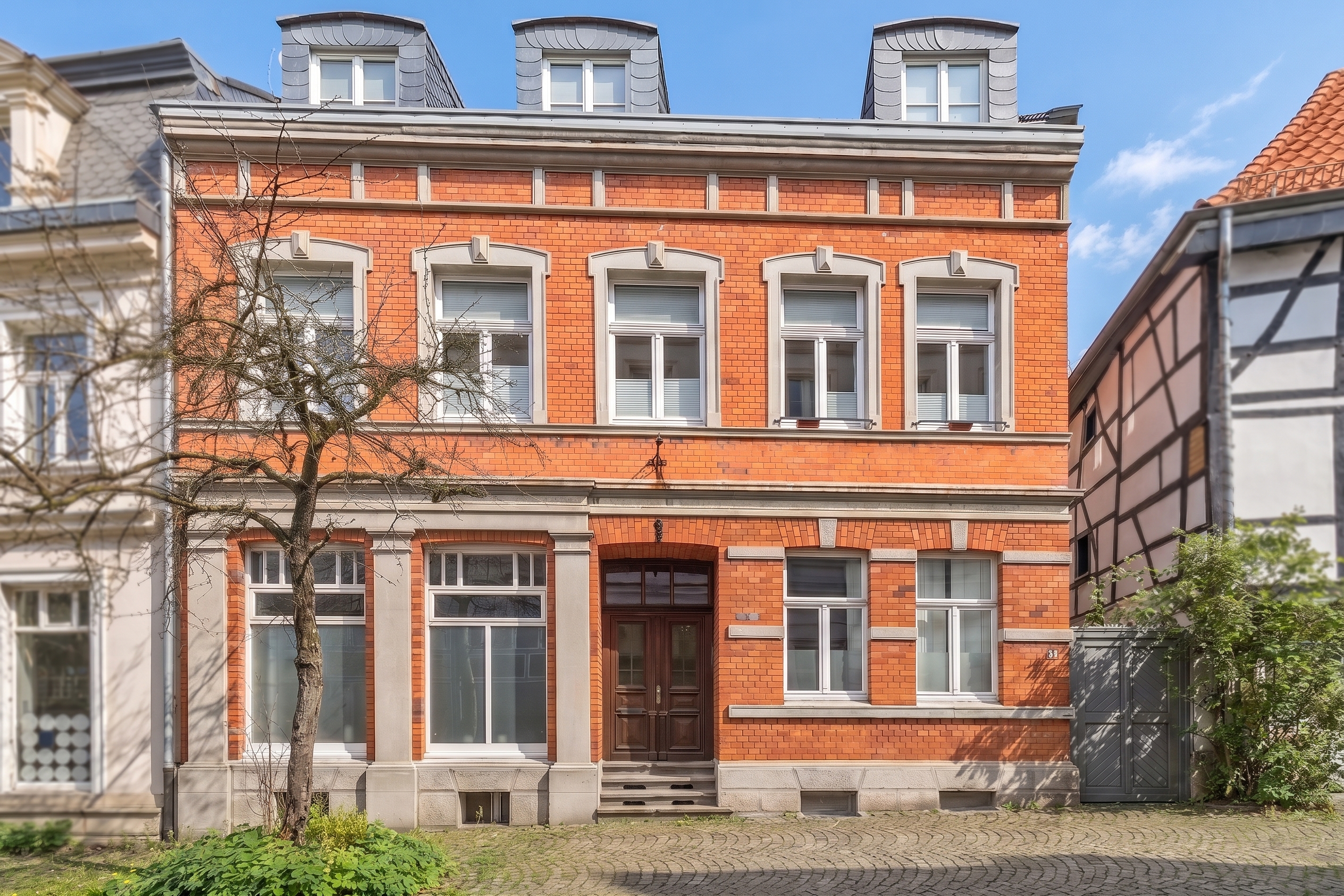 Historic townhouse with exceptional living atmosphere in the heart of Kettwig Old Town!
