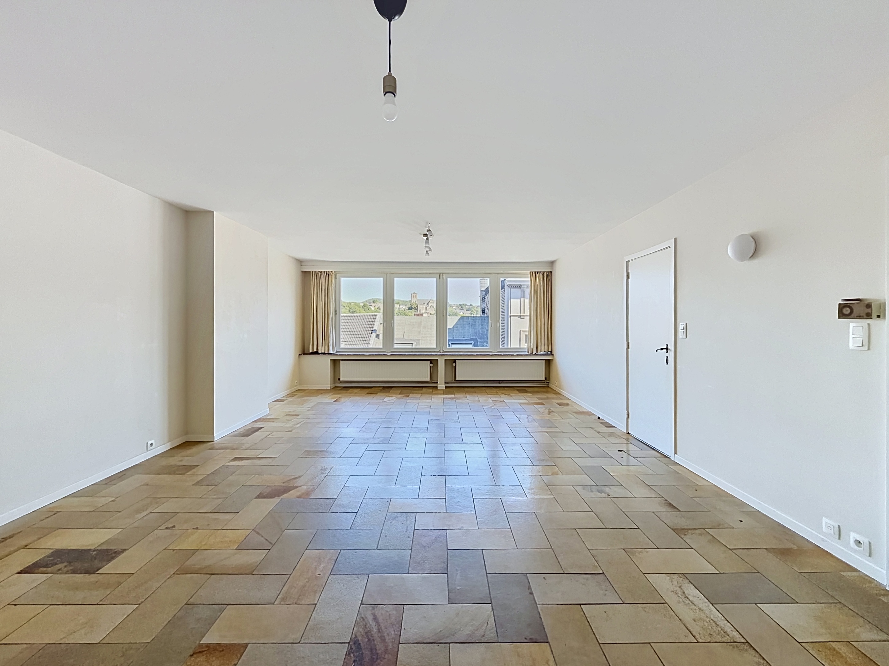 For rent – 3-bedroom apartment with spacious rooms