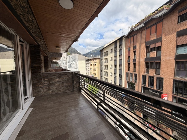 Magnifique appartement à louer, entièrement rénové, neuf, au centre d’Andorre-la-Vieille