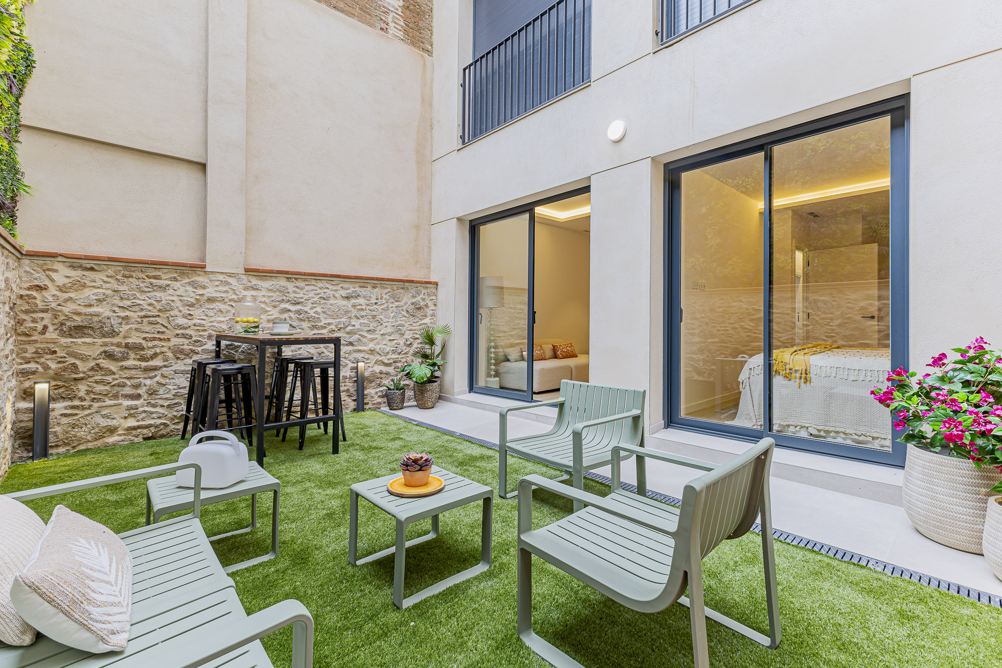 Esplendida Planta baja con cédula de 2 habitaciones con jardín