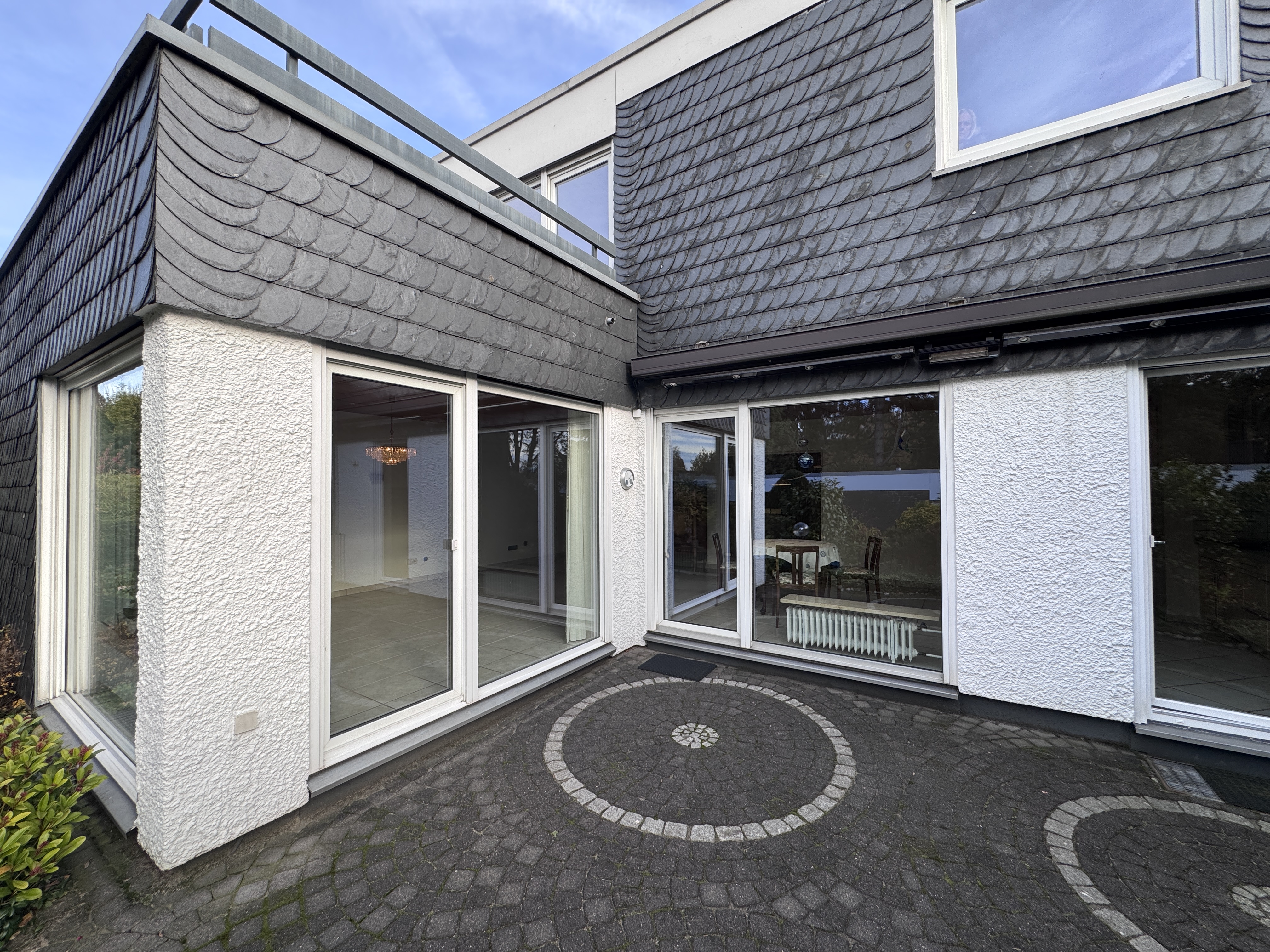 Stilvoll wohnen mit Aussicht – Reihenhaus mit Sauna und Garage