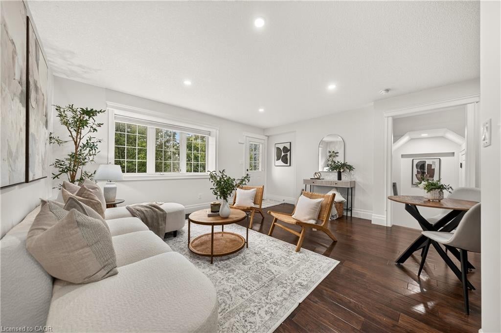 Bright Open Concept Townhouse