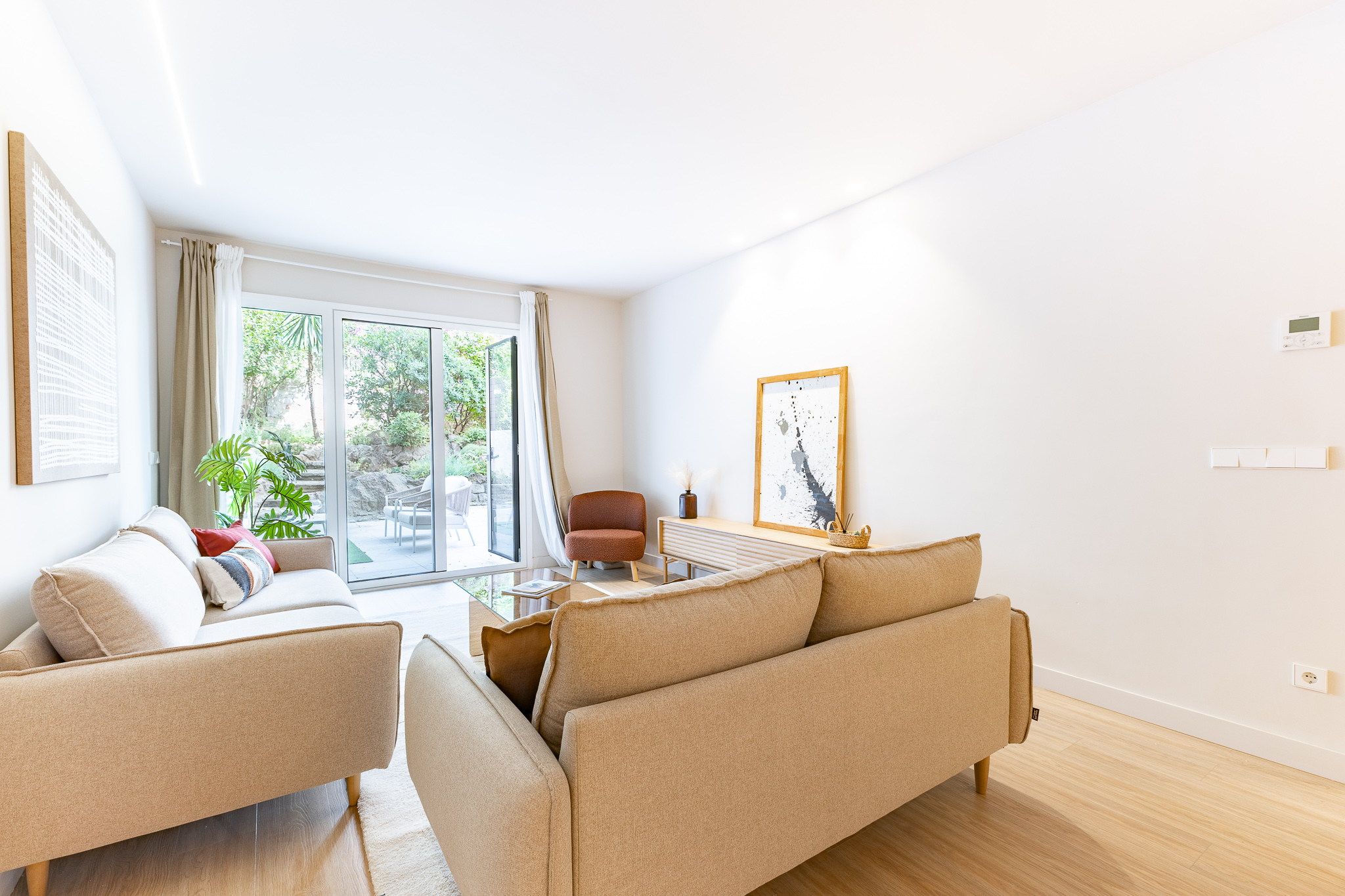 Magnificent and Bright Property with Garden Next to Parc de Monterols
