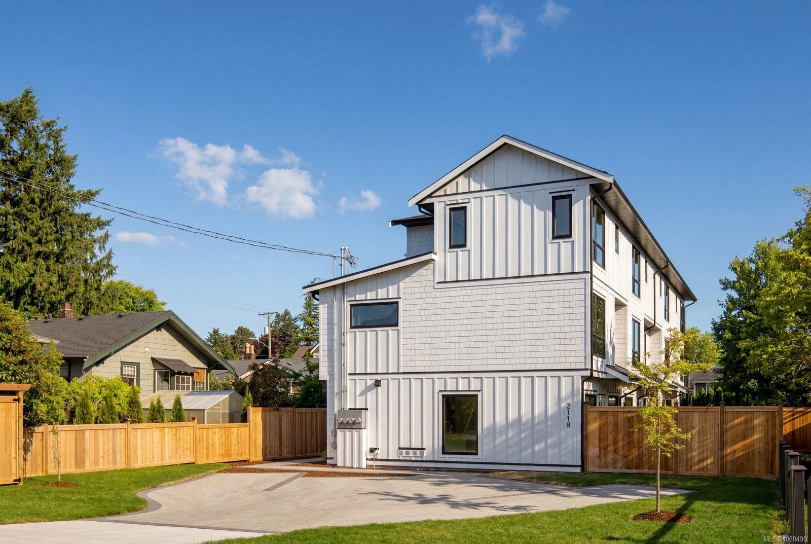 New Construction In South Oak Bay