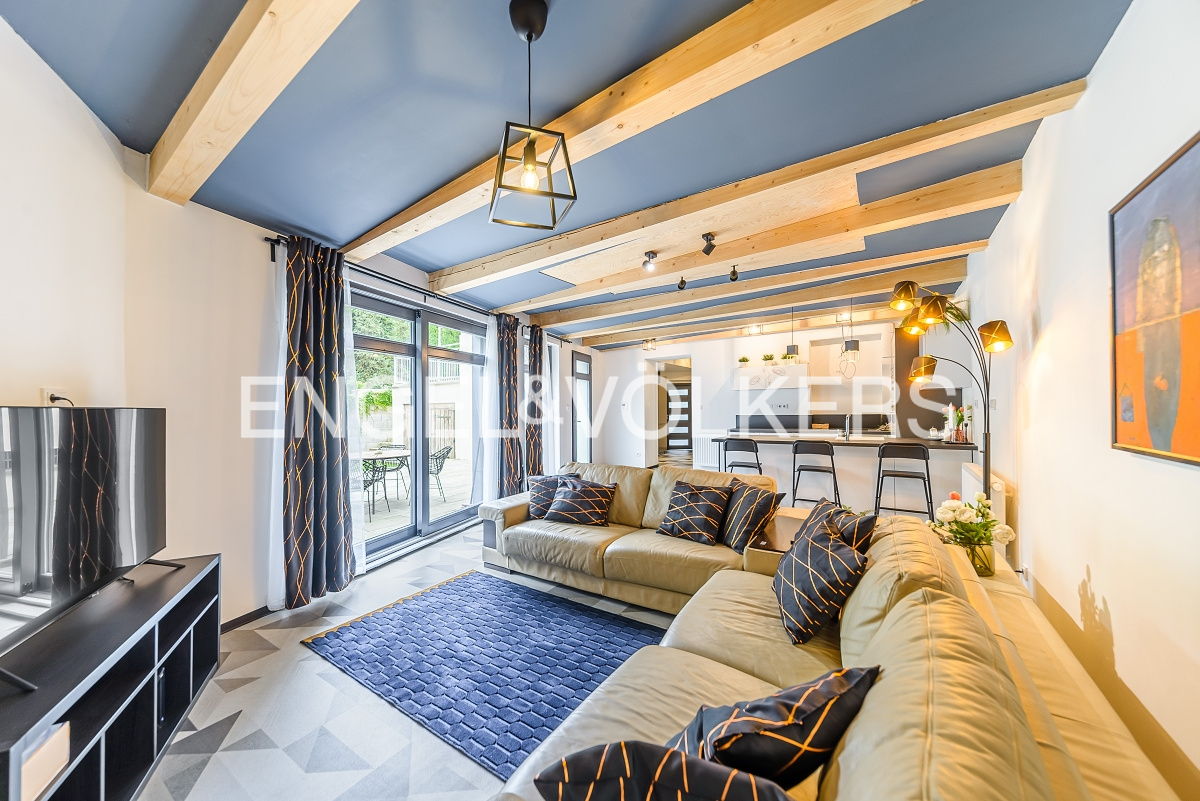 Sale of a 3+kt apartment with a terrace in a historic tenement villa