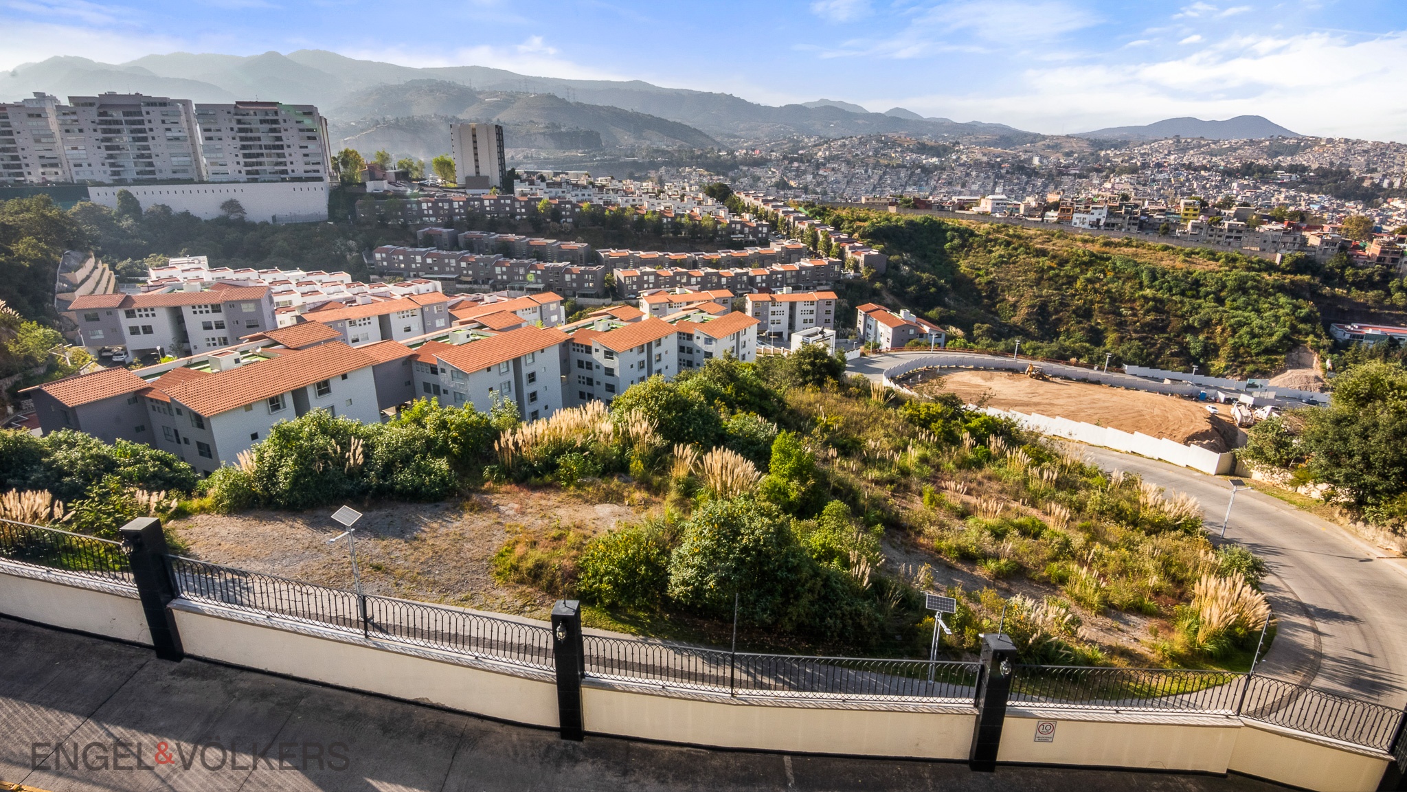 Large Lot in Bosque Real: Prime Location and 4,623 m²