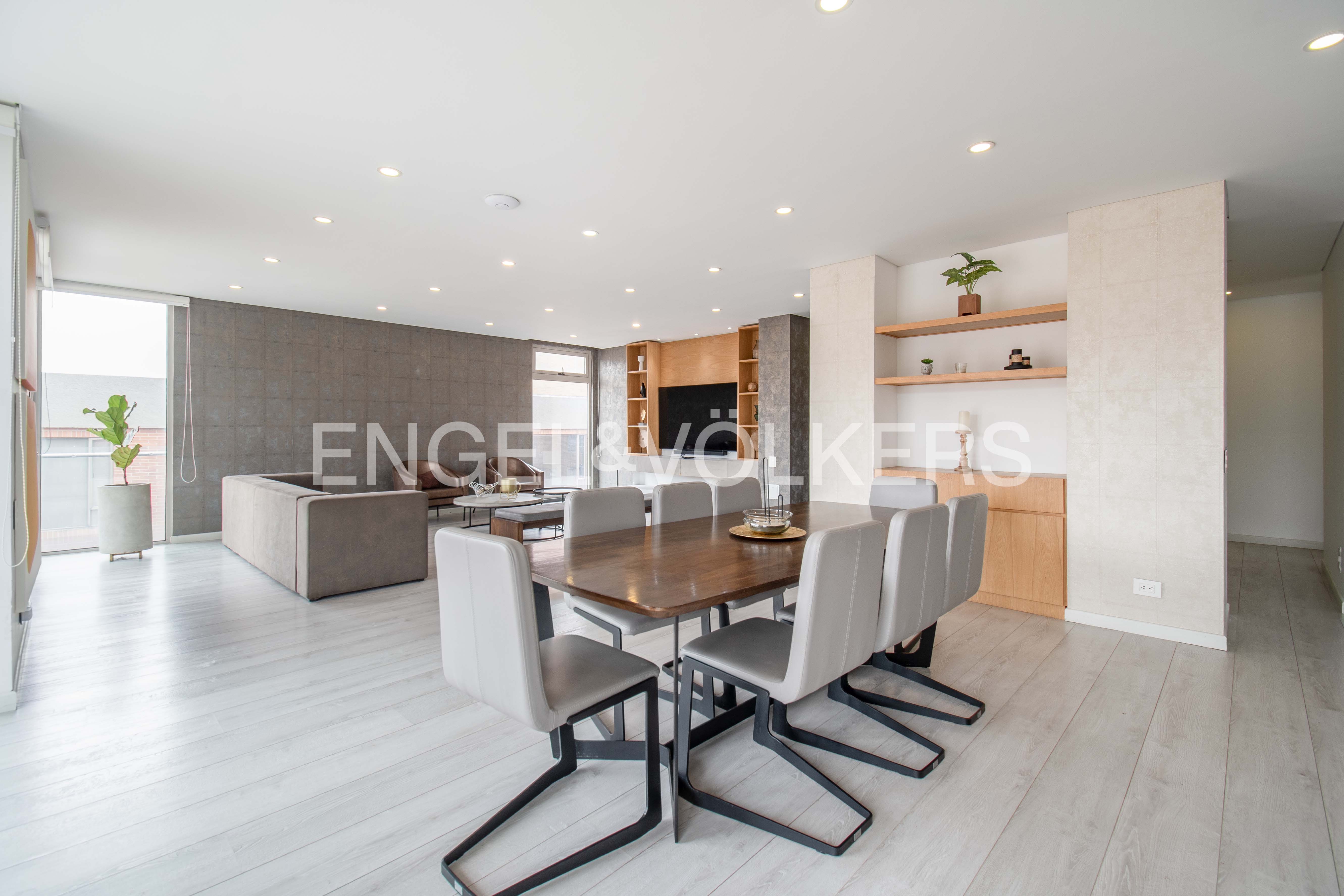 Penthouse con balcón y clubhouse para arriendo en Santa Bárbara