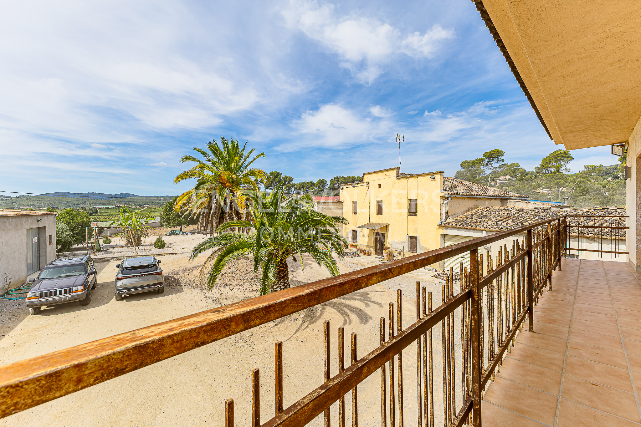 Finca rural con naves y 10.000 m² de parcela urbana en el Alt Penedès