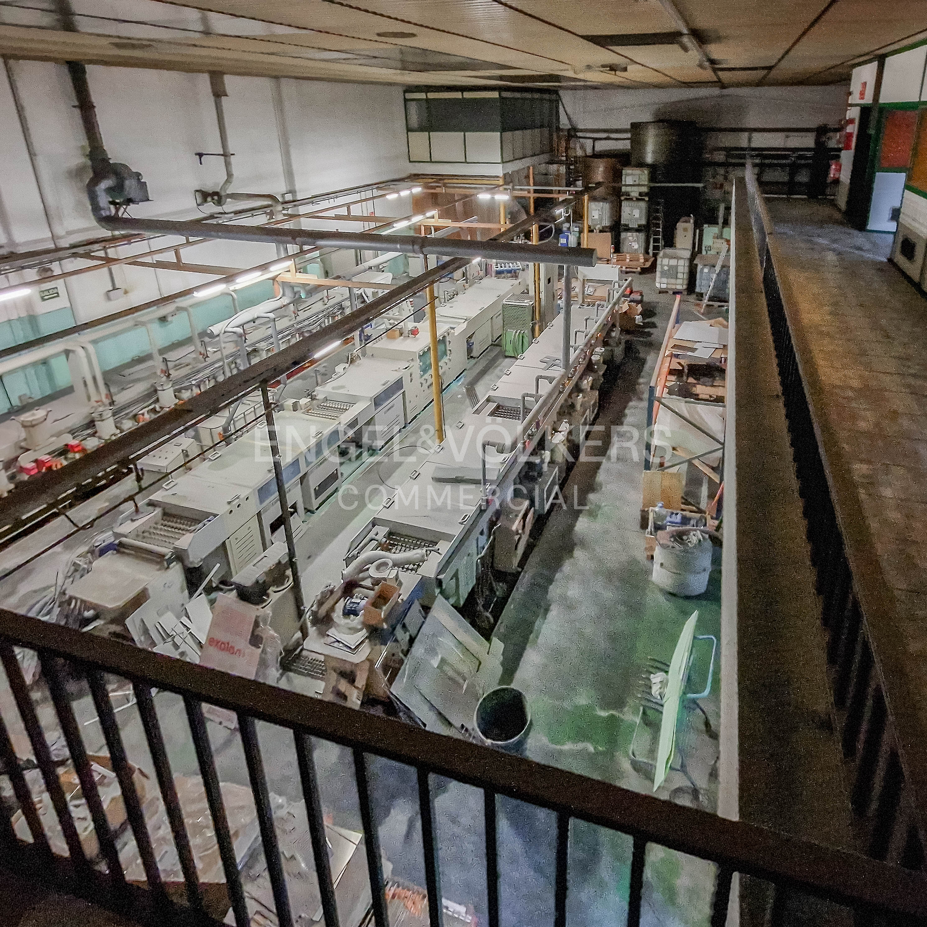 Nave industrial cerca de AP 7