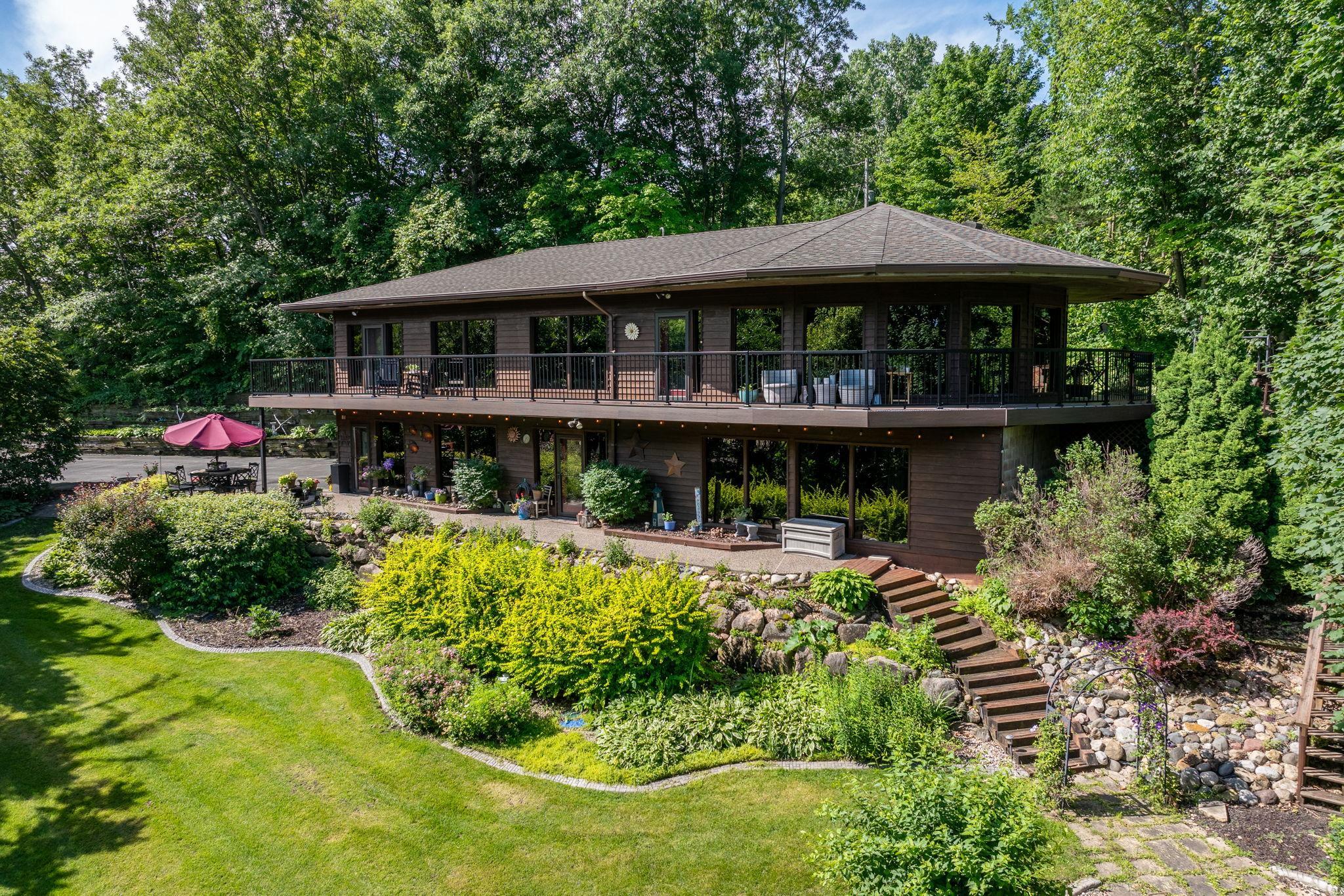 Pristine Lake Jefferson Oasis: 133' Shore & Wrap Deck